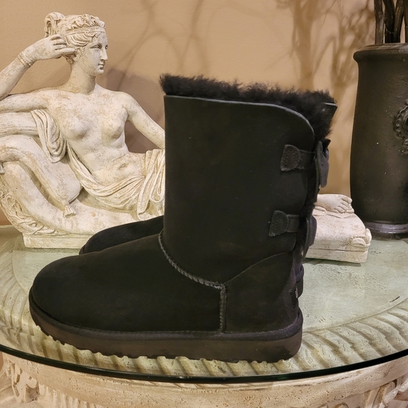 Ugg Meilani Suede Double Bow Sheepskin Sherpa Black Boots S/N 1012981 #369 - Picture 6 of 15